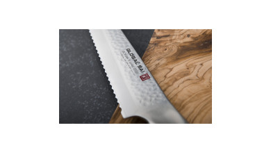 Couteau à pain japonais 17 cm Global Sai M04