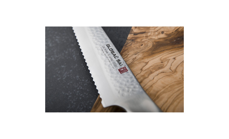 Couteau à pain japonais 17 cm Global Sai M04