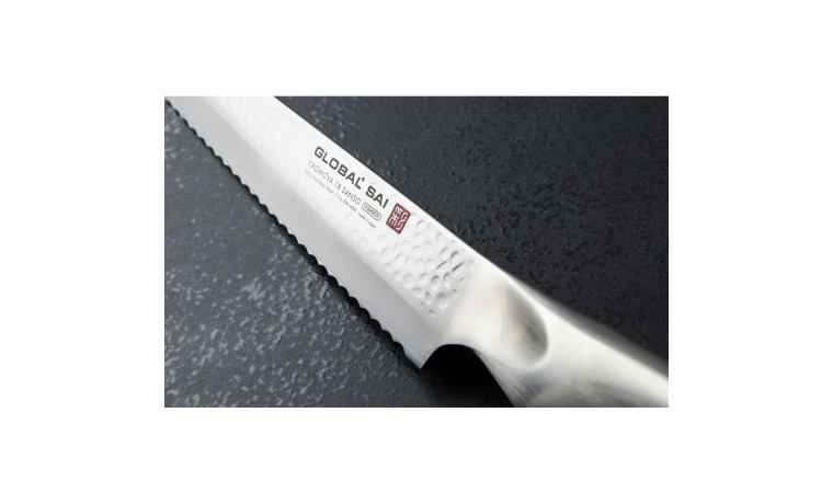 Couteau à pain japonais 17 cm Global Sai M04