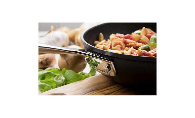 Sauteuse anti-adhésive 28 cm induction Le Creuset - Les Forgées - La Sauteuse 28cm