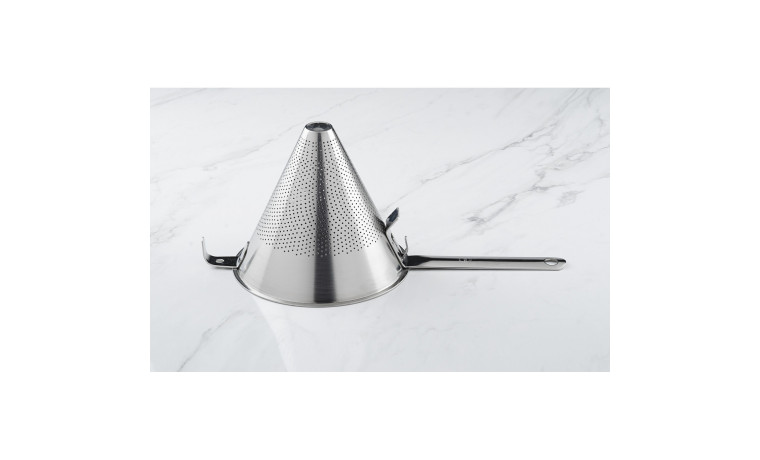 Chinois passe sauce Diamètre 18 cm - Le chinois