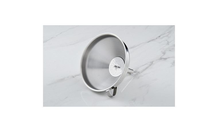 Entonnoir inox + passoire - L'entonnoir + la passoire