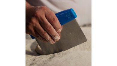 Coupe-pâte en inox avec lame 7,5 x 15 cm pour la pizza et la boulangerie - Le coupe-pâte