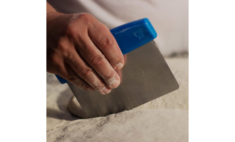 Coupe-pâte en inox avec lame 7,5 x 15 cm pour la pizza et la boulangerie - Le coupe-pâte