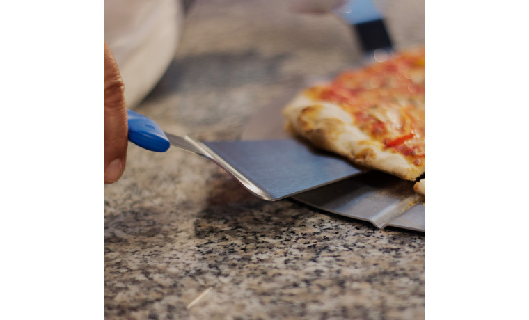 Petite pelle triangulaire en inox pour le service de pizza et tartes en cuisine professionnelle - La pelle de service