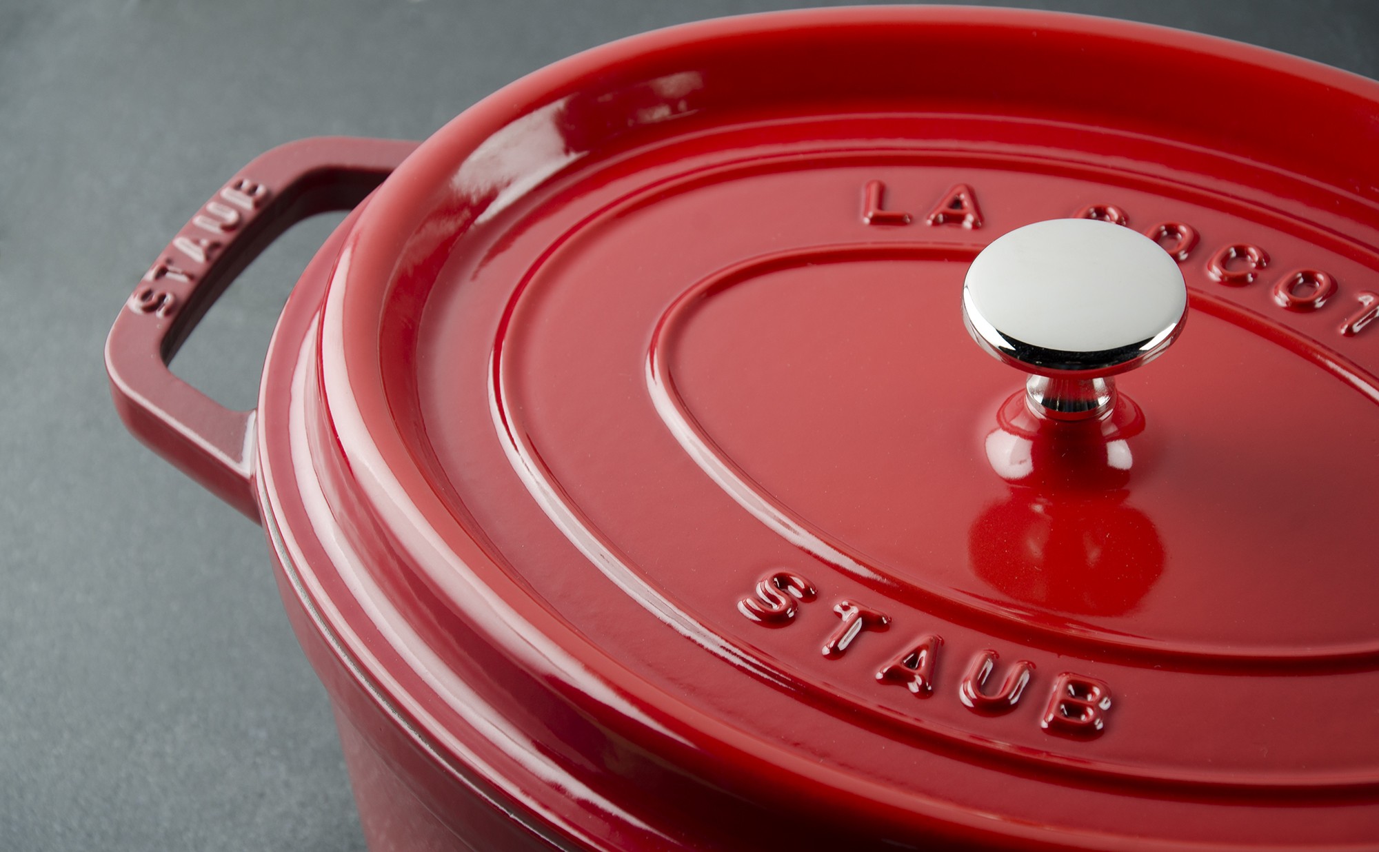 Cocotte Staub Oval Cherry 33 cm Colichef.fr