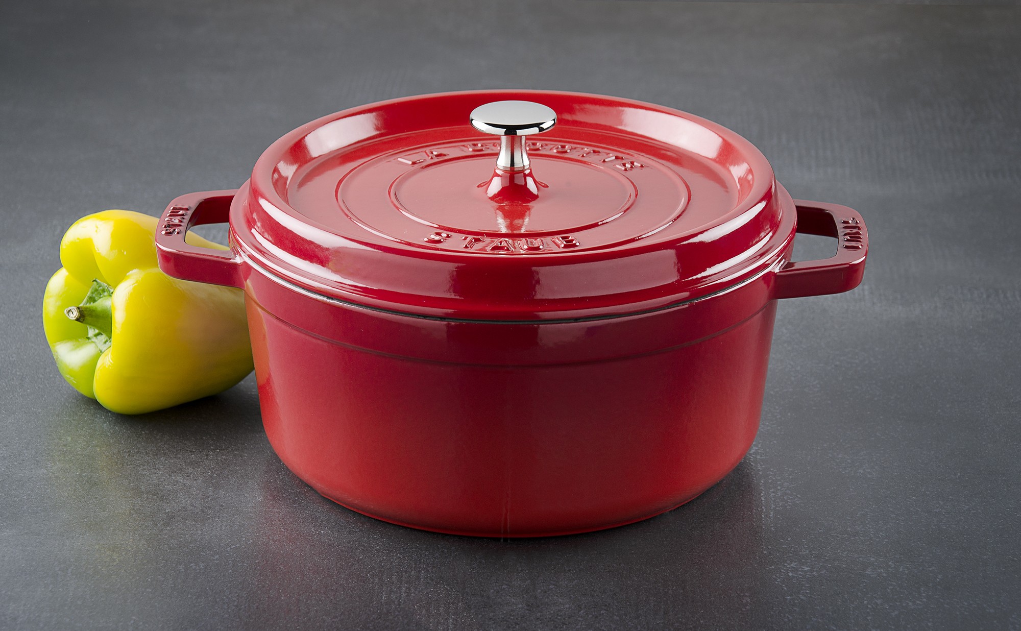 Cocotte en fonte Rouge cerise de 10 à 37 cm - Staub