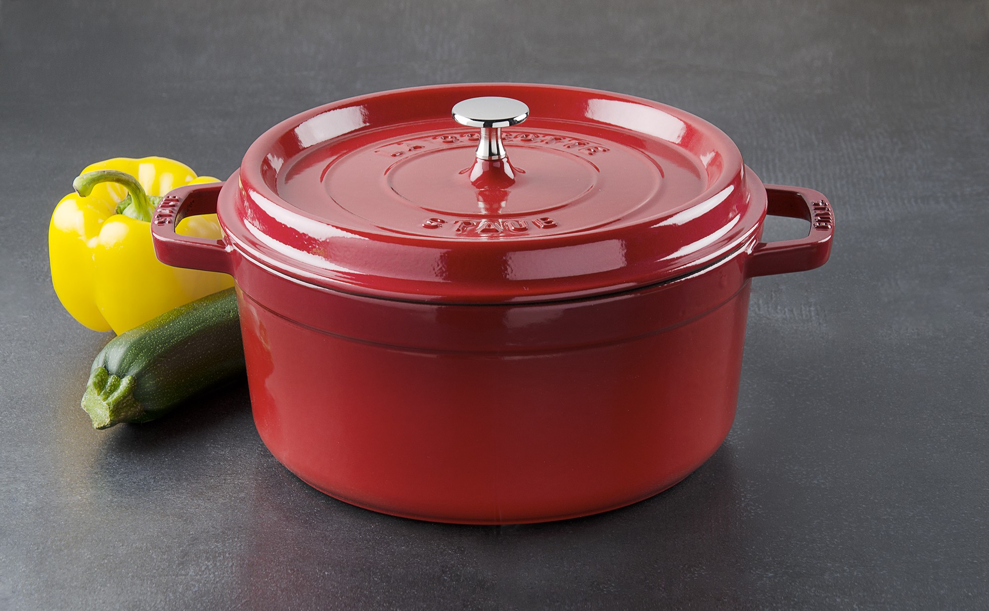 Faitout La Cocotte par Staub en fonte cerise de 3,8 L 1004214