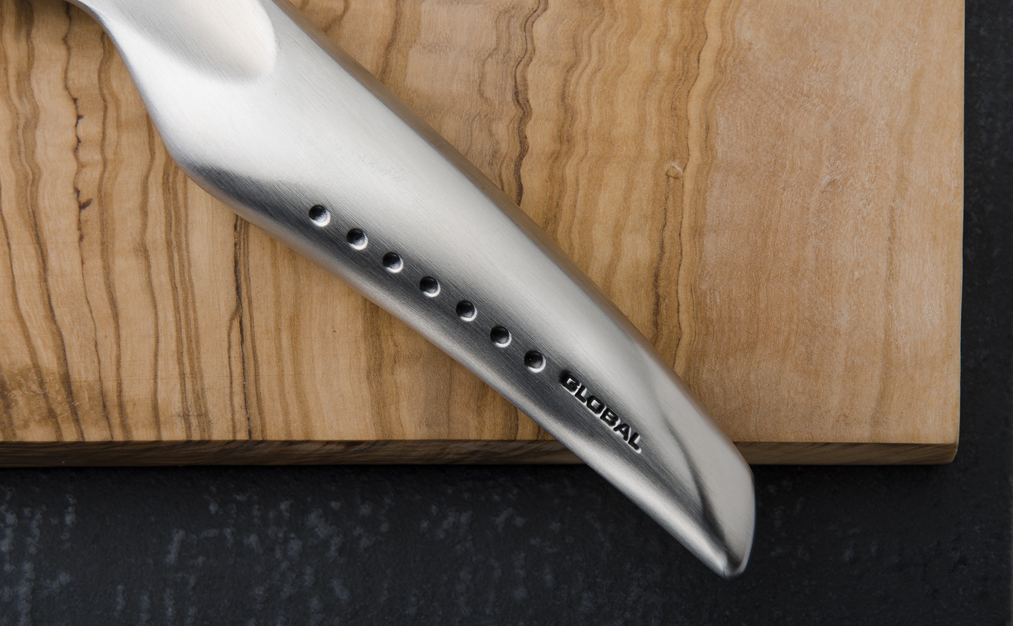 https://www.colichef.fr/4419/japanese-kitchen-knife-21cm-global-sai.jpg