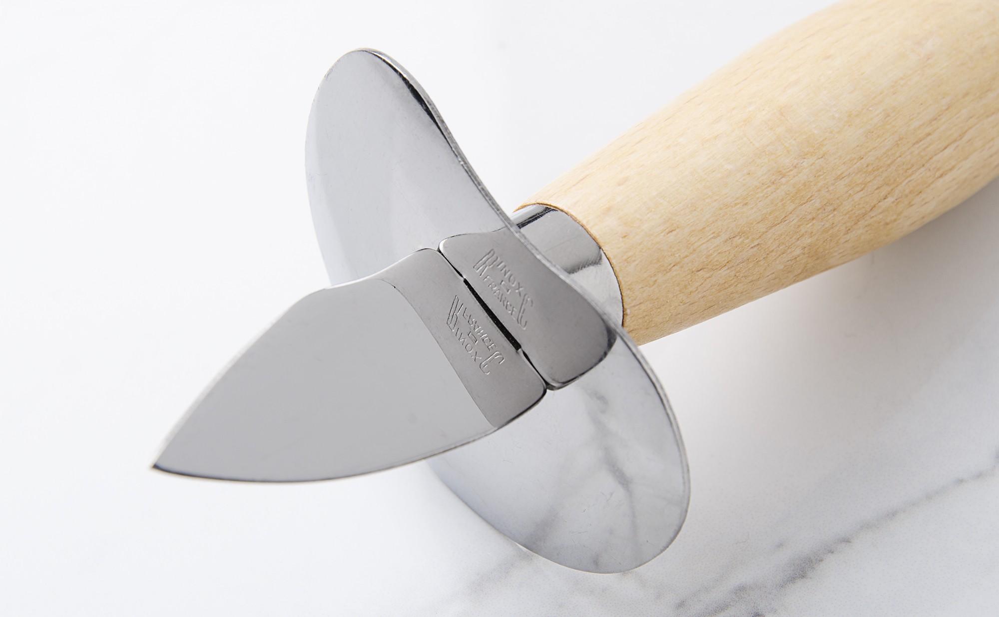 Professional oyster knife with guard