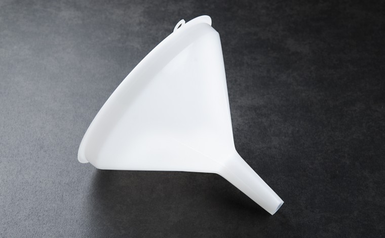 Plastic funnel 18 cm