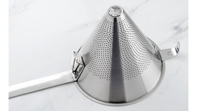 Chinois passe sauce Diamètre 18 cm