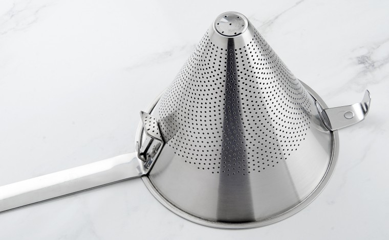 Chinois passe sauce Diamètre 18 cm