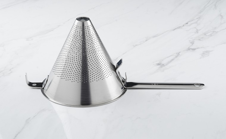 Chinois passe sauce Diamètre 18 cm