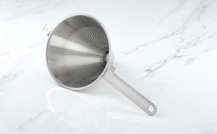 Chinois passe sauce Diamètre 18 cm