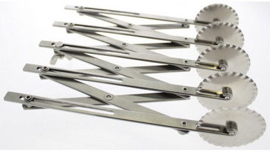 Extendable roll 5 fluted wheels