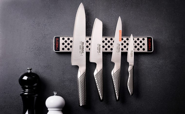 Set de 4 couteaux + barre aimantée