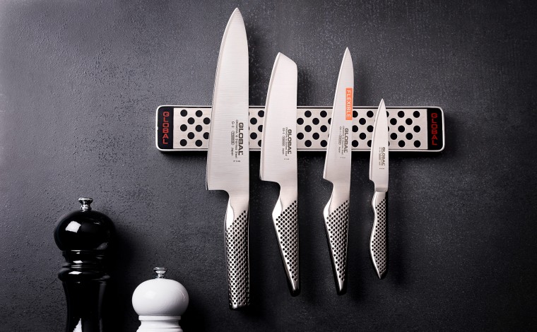 Set of 4 knives - magnetized bar