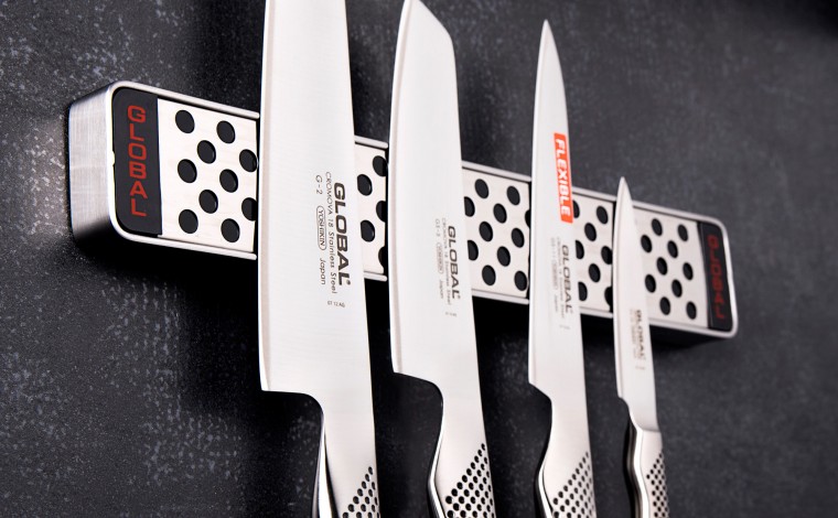 Set de 4 couteaux + barre aimantée