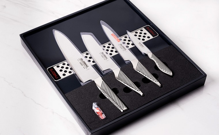 Set de 4 couteaux + barre aimantée