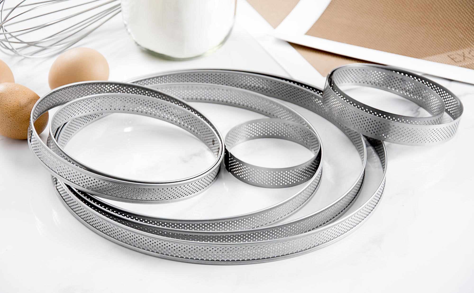 Cercle à pâtisserie extensible en inox de 16 à 28 cm, de 6 à 14