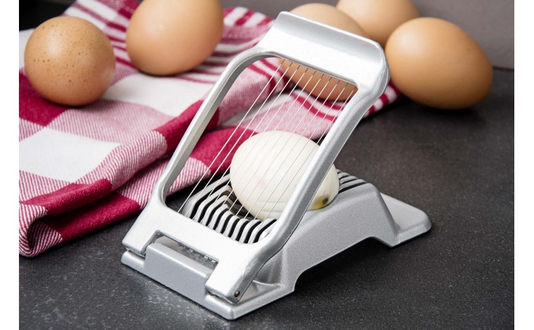 Sliced egg cutter