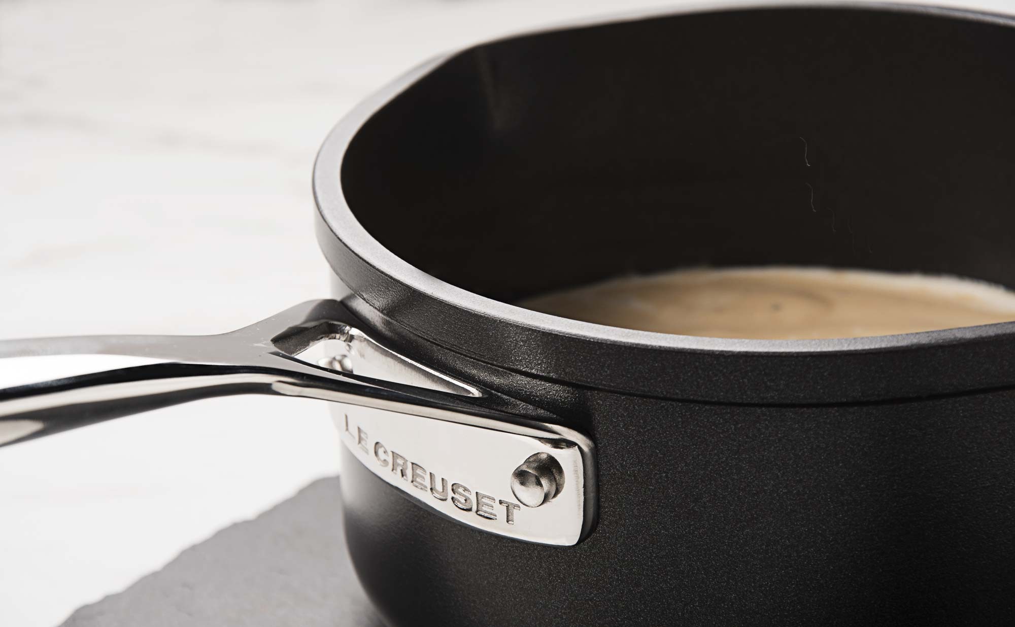 Casserole induction anti-adhésive Le Creuset 16 cm - Colichef