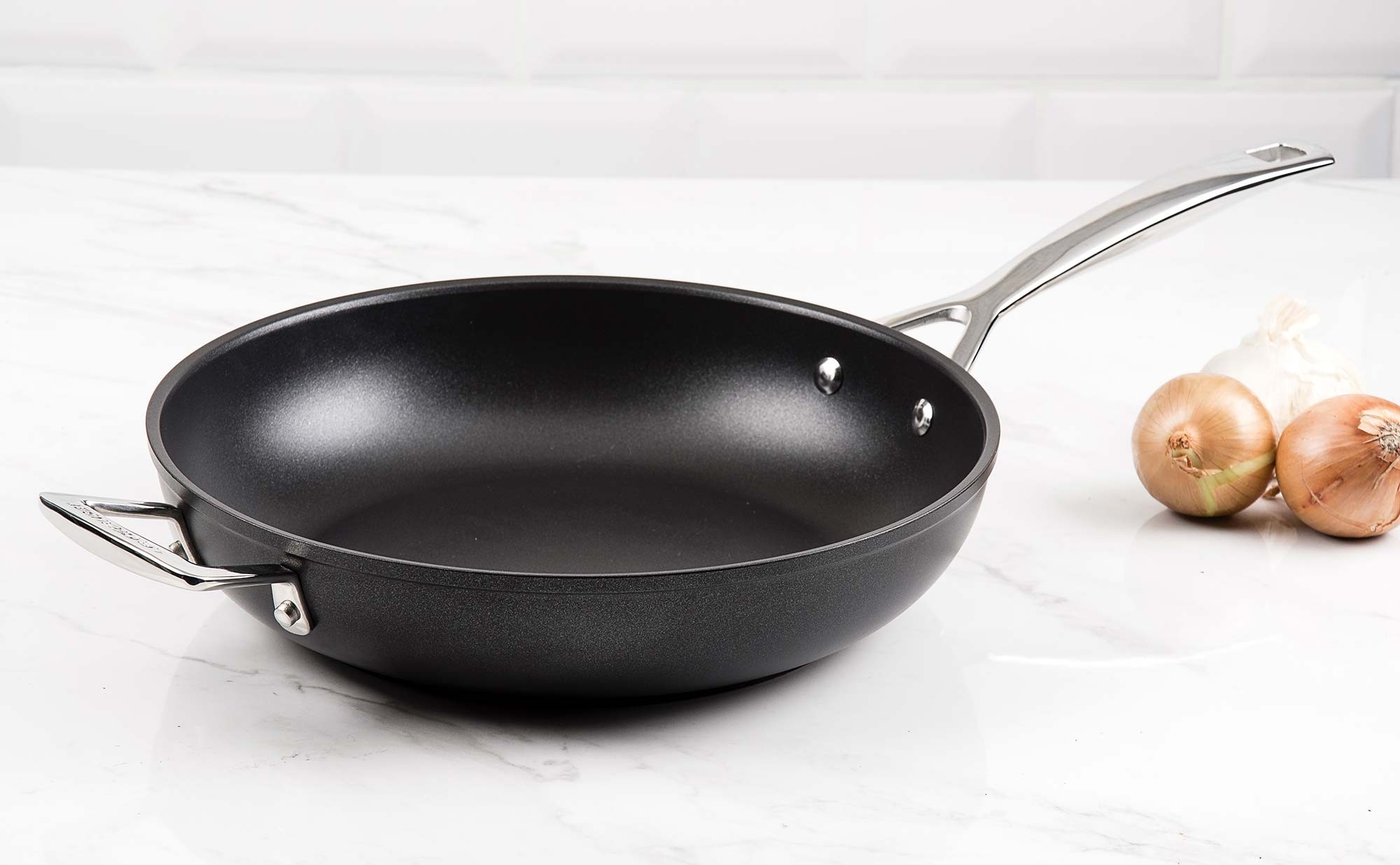 Sauteuse anti-adhésive Le Creuset 28 cm - Colichef