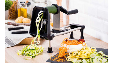 CUTTING VEGETABLES THE GOURMET WHEEL