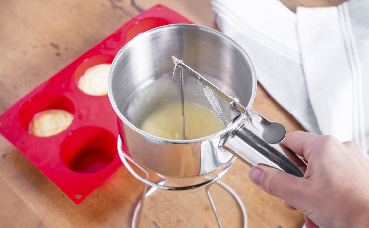 Entonnoir automatique à piston + support