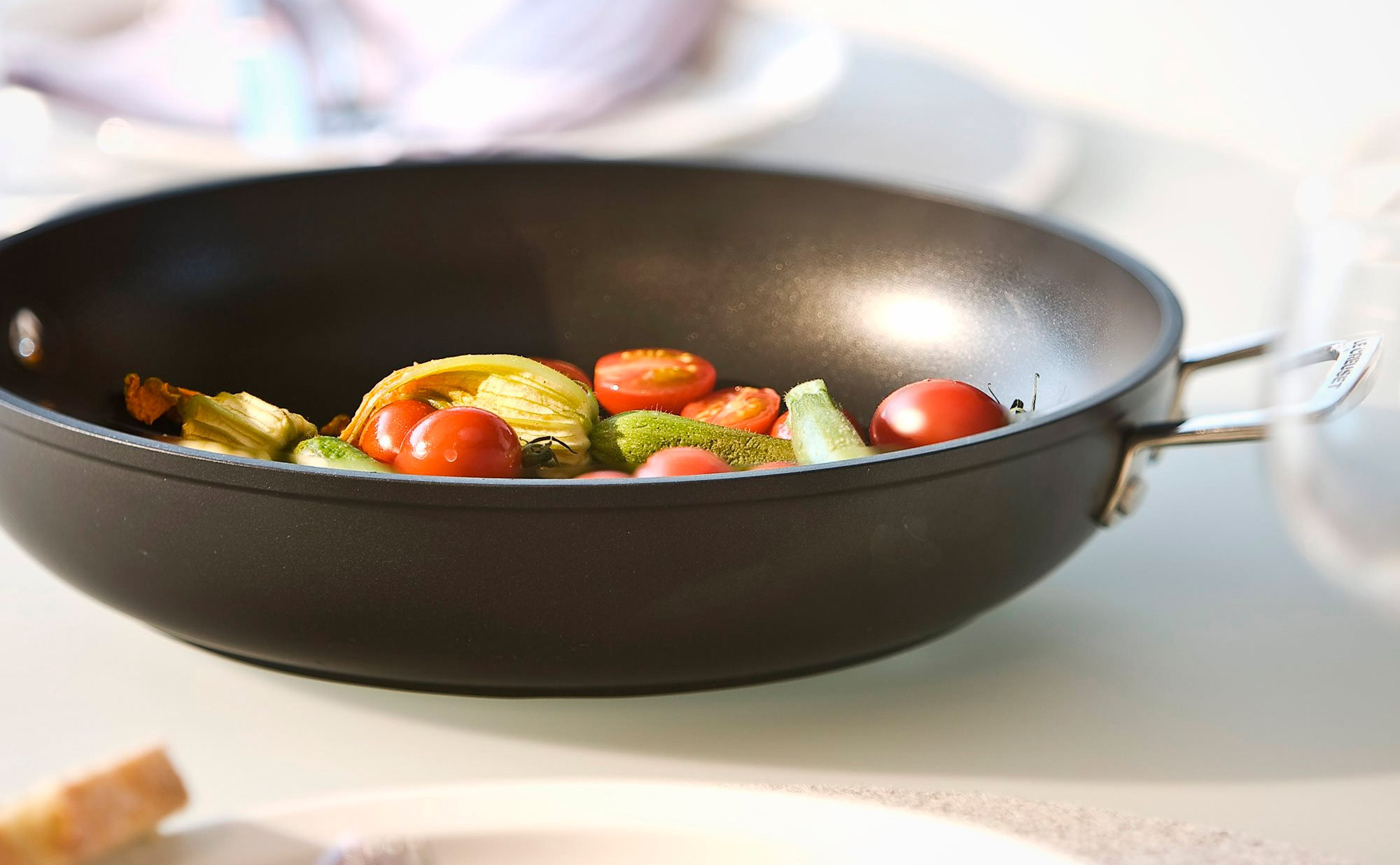 Le Creuset Les Forgées aluminum roasting pan 5.6L, 35x27 cm