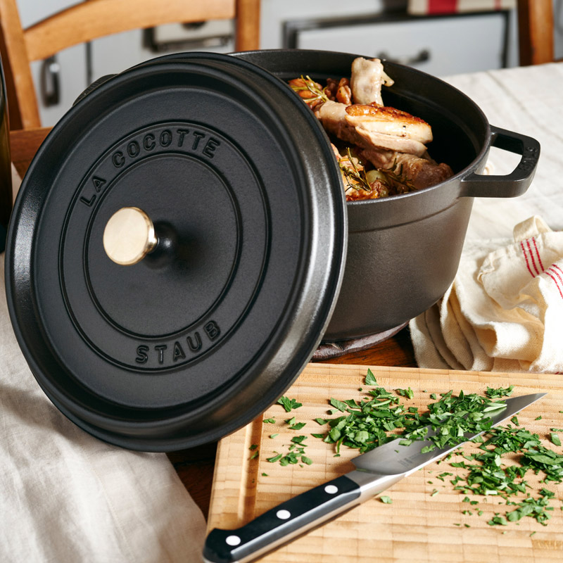 Staub - Sauteuse en Fonte 26 cm Noir Mat 2,3 l - Les Secrets du Chef